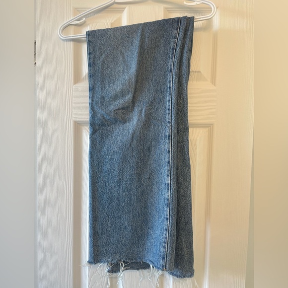 Medium wash garage straight leg jeans. Size: 07 - Picture 1 of 1